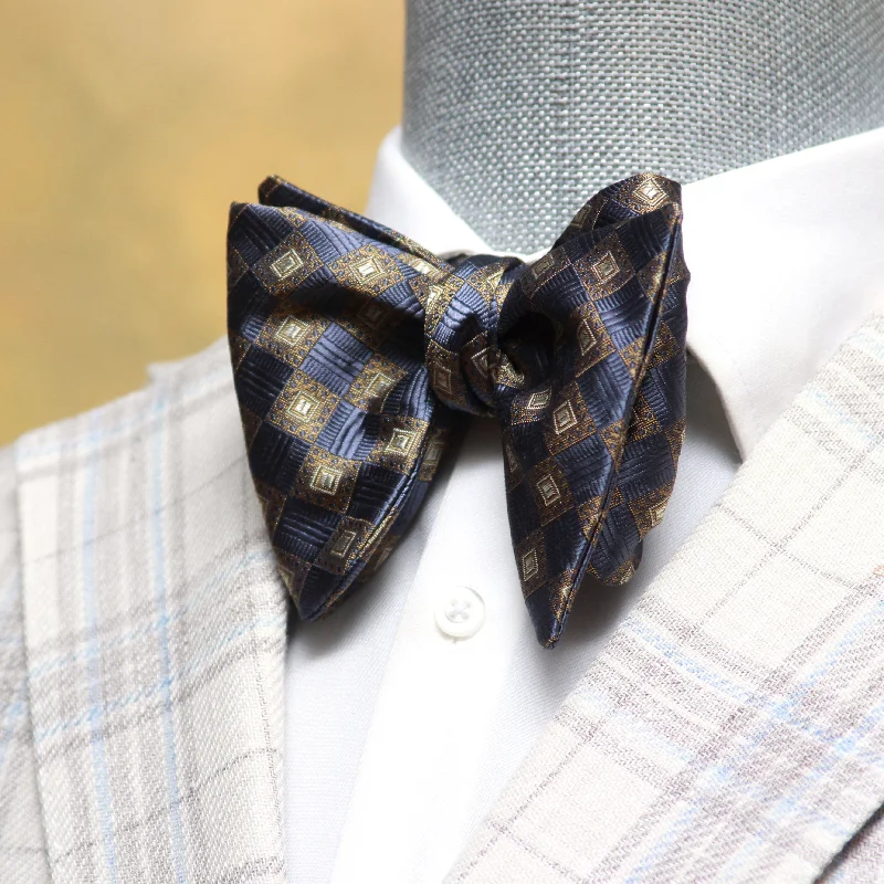 Designer tie for men with modern geometric designs-Big Butterfly Blue Ornament Silk Bow Tie