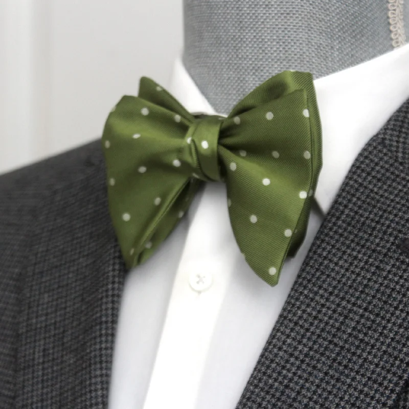 Men's tie with smooth fabric for elegant affairs-Big Butterfly Bow tie in Green Polka Dot Silk