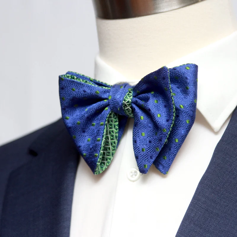 Trendy men's tie with diagonal stripes-Big Butterfly Green Blue Silk Bow Tie