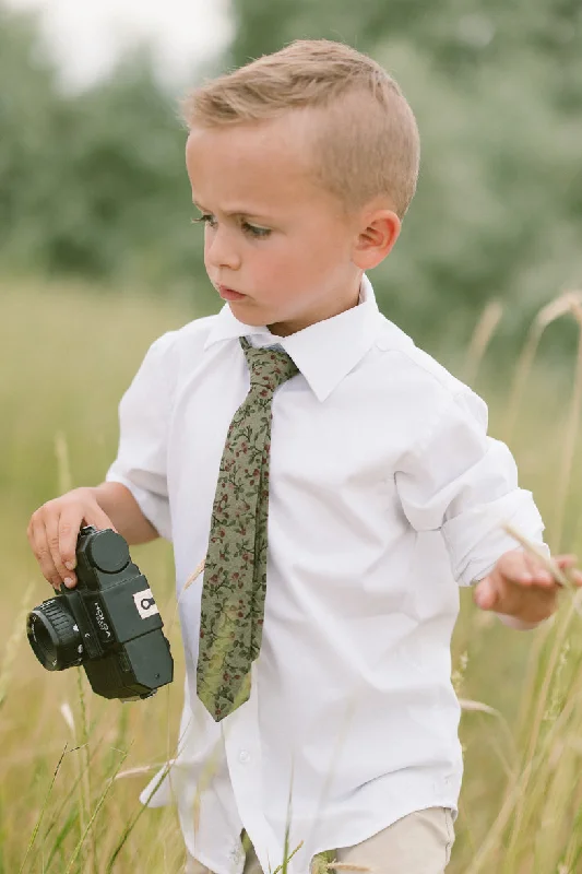 Stylish men's tie for a chic office look-Boys Max Tie in Teagan Floral