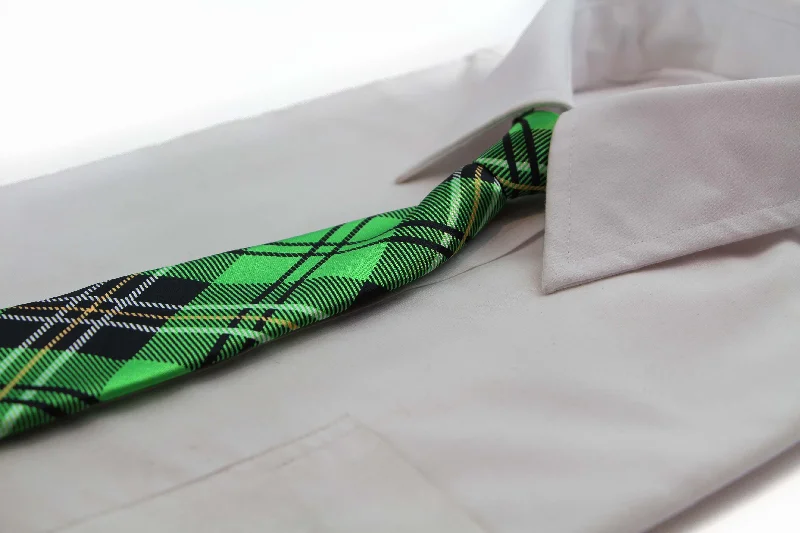 Men's tie for a formal dinner with subtle patterns-Kids Boys Green Patterned Elastic Neck Tie - Criss Cross Green