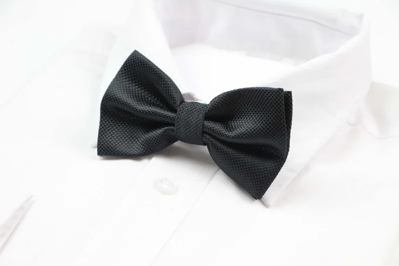 Luxury men's tie for a classic business look-Mens Black Plain Coloured Checkered Bow Tie