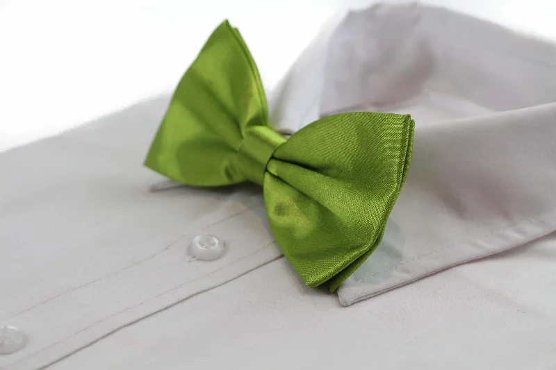 Designer men's tie for upscale social events-Mens Light Green Solid Plain Colour Bow Tie