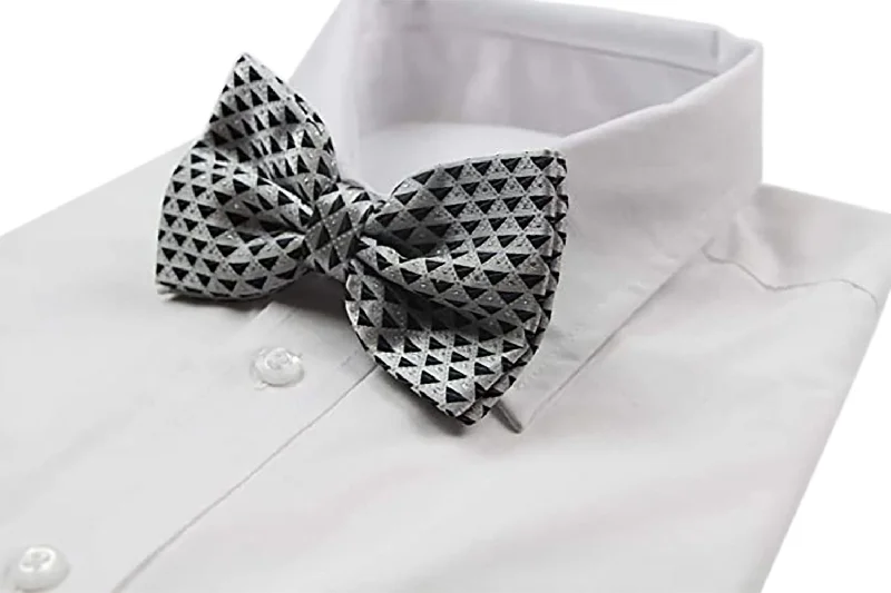 Men's tie with diagonal stripes for an elegant office appearance-Mens Silver With Black Triangles & Diamonte Patterned Bow Tie