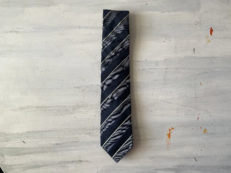 Men's tie with geometric texture for modern business meetings-Profuomo Sky Blue tie