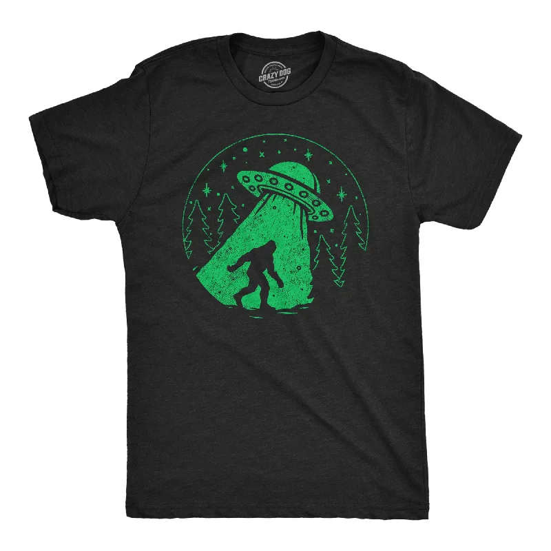 men's shirts with simple designs for classic style-Bigfoot Alien Abduction Men's T Shirt