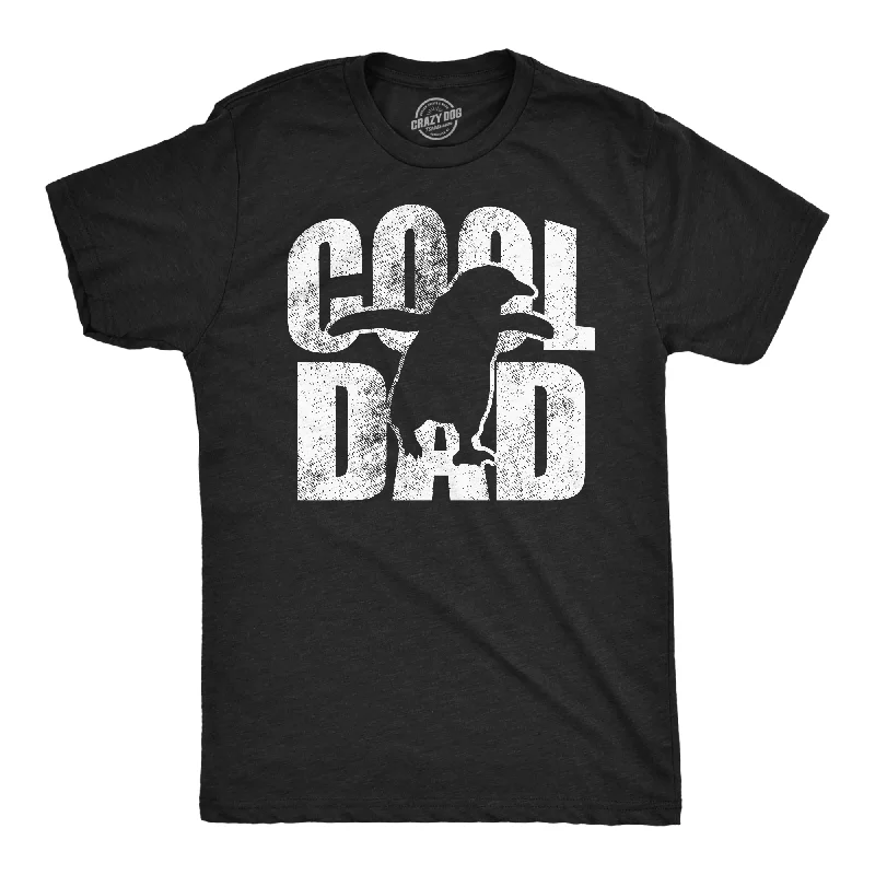 men's shirts with contrasting patterns for bold looks-Cool Dad Penguin Men's T Shirt